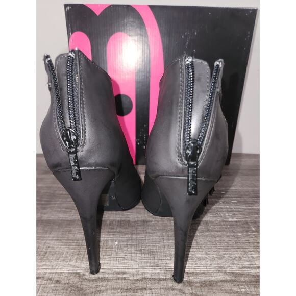 Michael Antonio Black Leather High Heel Boots - Size 8 - Picture 5 of 14